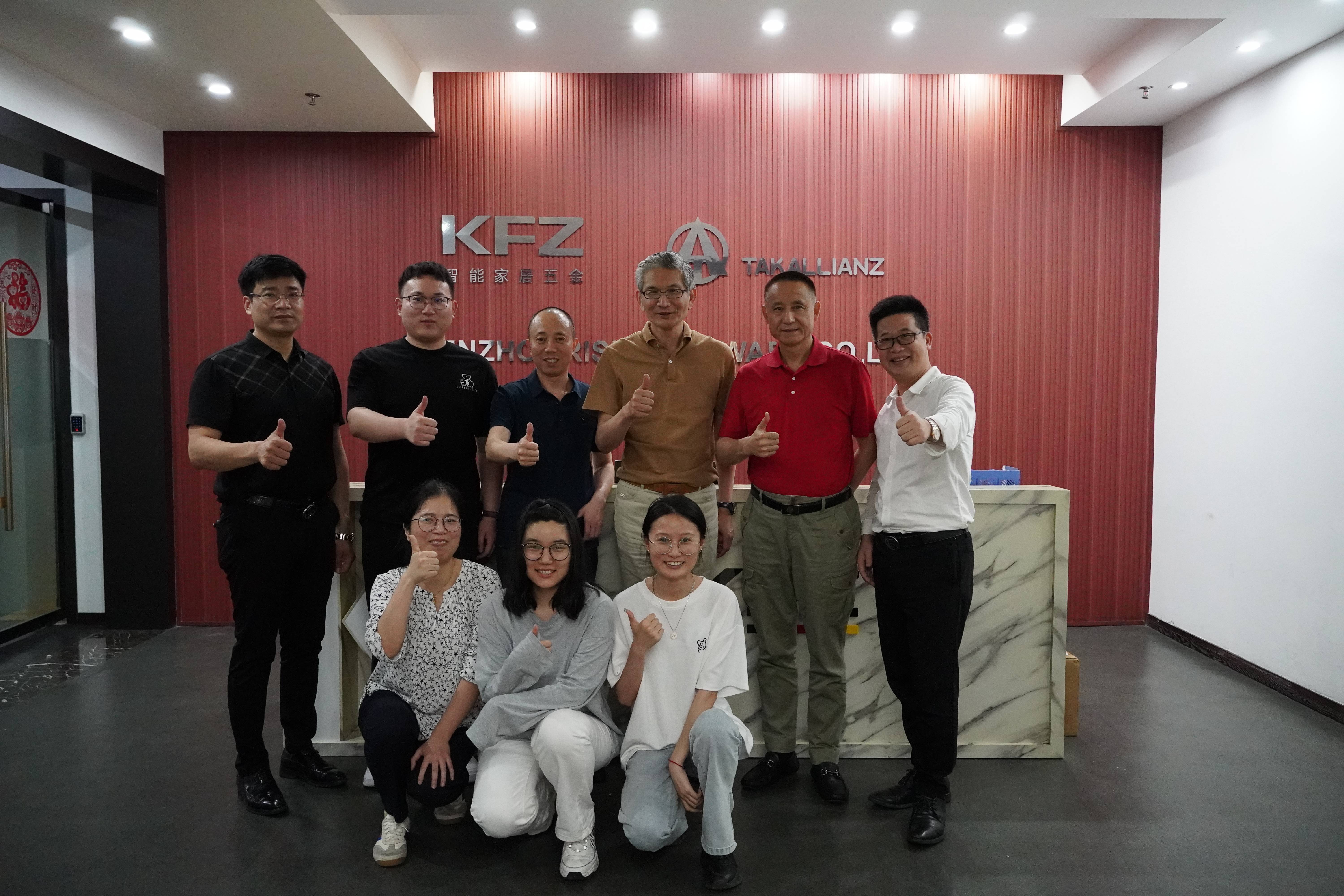 黄力泓博士莅临KFZ智能锁参观指导